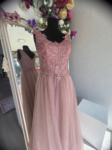 Toy paltarları və aksesuarları: 200 manata alınıb 1 defe geyınılıb 80 manat — 2