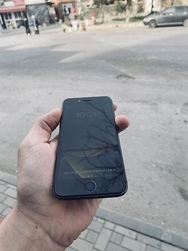 appl: IPhone 8, Qara, Barmaq izi — 2