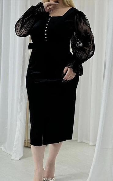 Endirim olunacaq Qara məxməri qız paltarı - Model: bədənə oturan — 2