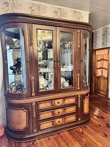 Bufetlər: Klassik üslublu vitrin-bufet - Material: təbii ağac karkas, dekorativ — 2