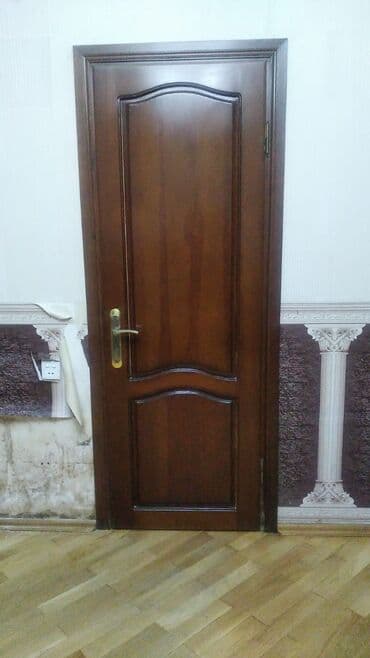 jaluzlər qapi: 6 eded şam agacindan qapi satilir. 2-si qluxoy, 4 ededi şüşəli — 5