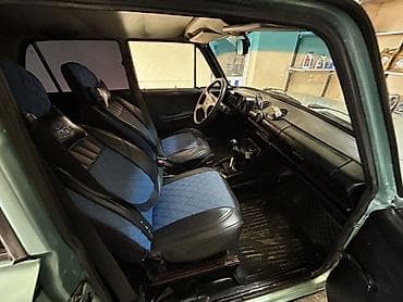 2107 qara: VAZ 2106 sedan — açıq mavi rəngdə, qara təkər diskləri ilə. Klassik — 9