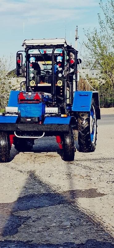 yamaha moto: Mavi rəngli kabinli traktor - Güclü dizel mühərrik, arxa təkər — 3