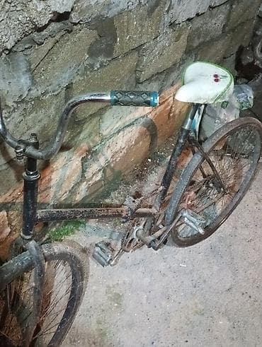 desna 2 velosiped: Velosiped Desna modeldir.28lik ölçüdədir.Tək problem oturanda pedal — 4