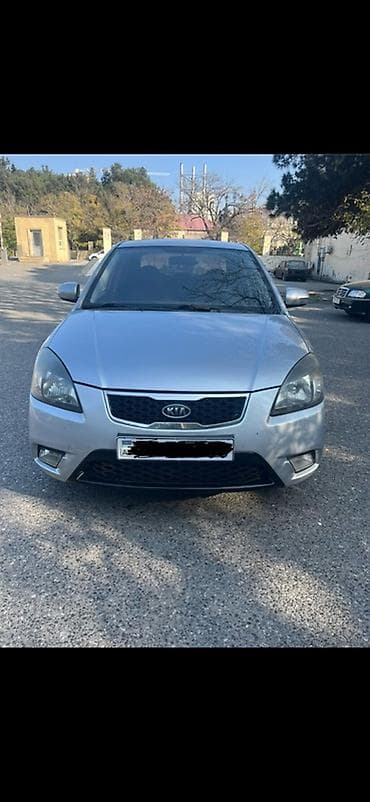 Kia Cerato: 1.5 l | 2010 il Sedan