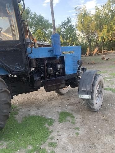 retro avtomobil: Belarus MTZ traktoru tekerleri teze matoru teze yiglib akmiyatoru — 5