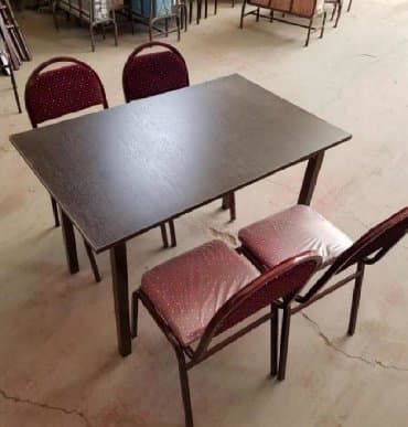 islenmis kafe stollari: Masa və stul dəsti Kafe Restoranlar ücün cox əlverişlidir. Rəng secim — 1