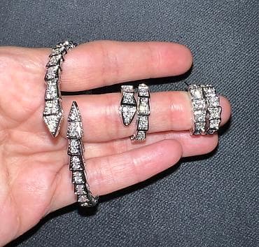 Dəstə daxildir: Üzük, Sırğa, Bilərzik, Bvlgari lalafo.az -da Dəstə daxildir: Üzük, Sırğa, Bilərzik, Bvlgari