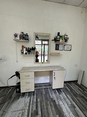 Düz masa, Siyirməli, Polkalı, Laminat