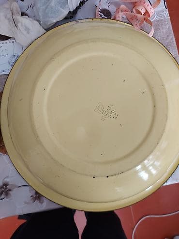 islenmis qapi satiram: Mürəbbə bişirmək üçün çügün tas.Sovet vaxtı alınıb.Razılaşma yoluyla — 2