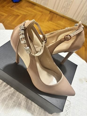 tufli: Zərif qadın stilettosu – bej/nude rəngdə, incə burunlu və hündür — 2