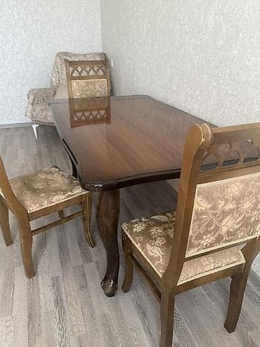 islenmis iran sobasi: Qonaq otağı üçün, İşlənmiş, Açılan, Dördbucaq masa, 4 stul — 4