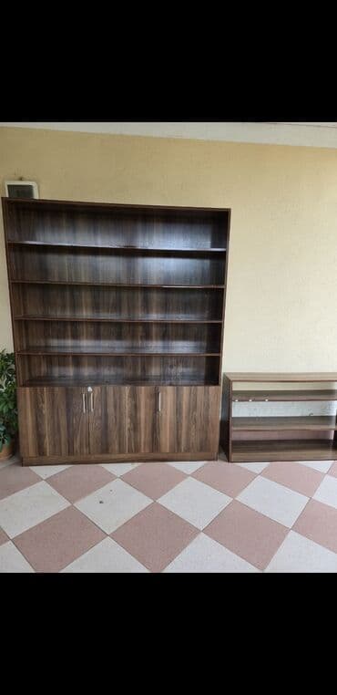 qoz sındıran: Ağac tş görünüşlü mebel komplekti.ş Tərkibi: - Geniş iş masası: üst — 4