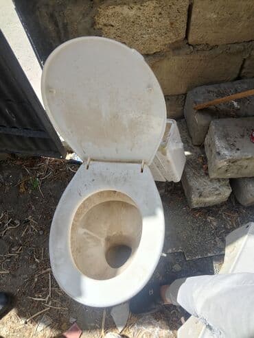 Mətbəx çanaqları: Ağ rəngli unitaz. Bu unitazın oturacağı və qapağı var. Su çəni ayrıca — 4