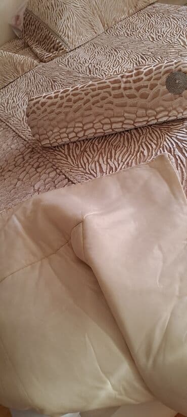 taxt ortuyu: Yataq üçün İşlənmiş rəng - Bej Yataq örtüyü, Ödənişli çatdırılma — 3