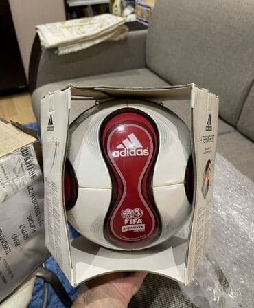 İdman döşəkləri və xalçaları: FIFA tərəfindən təsdiqlənmiş, ağ və qırmızı rənglərdə olan Adidas — 1
