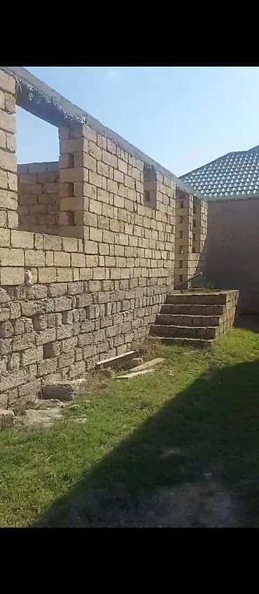 ag seherde ev satilir: Satışa təqdim olunur: həyətyanı sahəsi olan yarımçıq tikili.2 şotun — 4