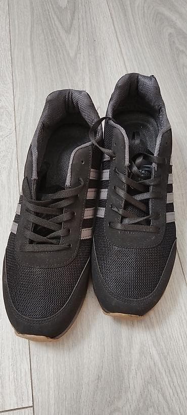 ağ kişi krossovkaları: Kişi idman krossovkası - Rəng: qara, yanlarda tünd boz dekorativ 3 — 6