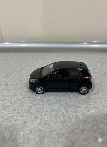 стеклянные новогодние игрушки: Ford Focus ST – kolleksiya üçün miqyaslı model - Model: Ford Focus ST — 8