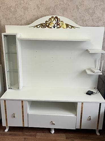 Televizor Stenkası normal vəziyyətdə