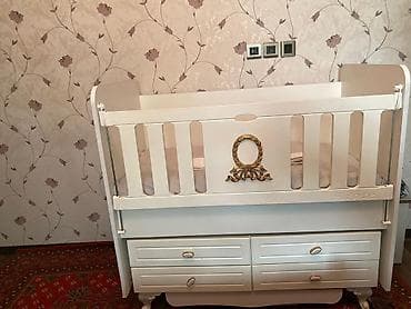 uşaq bewiyi: Oğlan və qız üçün, Dördbucaq, Beşik, Matras ilə, Yellənmə mexanizm ilə — 1