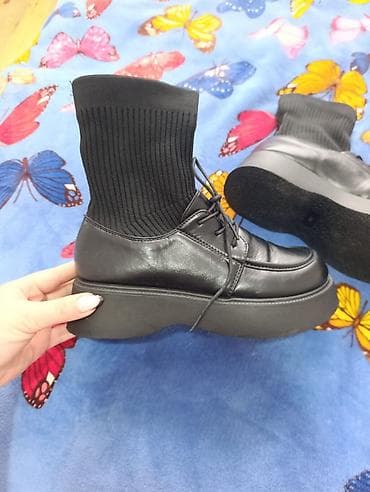 Qadın ayaqqabısı – “sock boots” tipli - Rəng: tam qara - Dizayn: üst