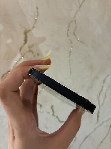 IPhone 12, Qara — 2