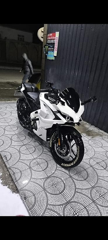 185 75 16c: Bajaj - Pulsar RS200, 200 sm3, 2024 il, 30000 km — 1