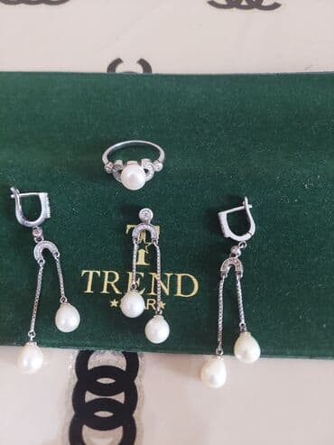 Аксессуары: В комплекте: Кольцо, Серьги, Кулон, Серебро — 3