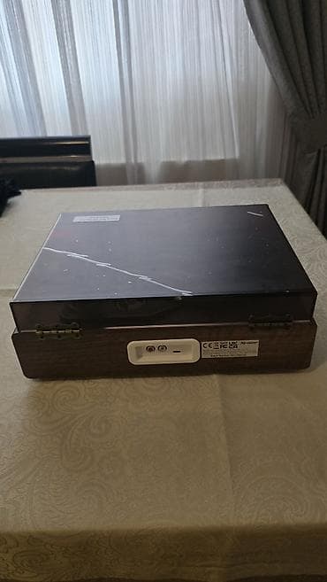 retro gramofon: Musiqi həvəskarları üçün retro dizaynlı vinil pleyer/turntable — 4