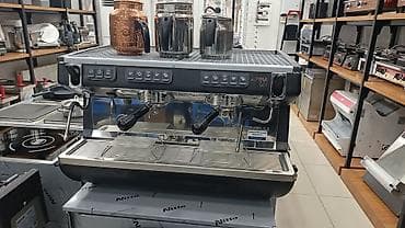 Nuova Simonelli Appia Life, 2 qollu professional espresso aparatıdır