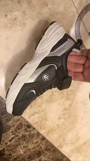 usaq kutkalari: Rəng - Qara Krossovkalar, Ölçü: 30, Uniseks — 4