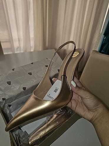 mini etek: Qızılı rəngli qadın stiletto ayaqqabı – slingback model - Brend — 2
