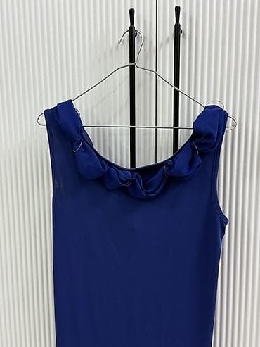 Sadə, şık çox zövqlü dondu. 1 dəfə xınaya geyinmişəm. M ölçü. Ünvan — 2