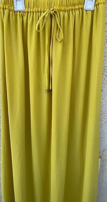 Birdəfə geynilib. ZARA -dan alınıb. xs razmer s razmerdə geyinə