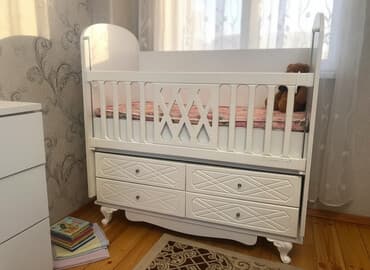 Oğlan və qız üçün, Dördbucaq, Beşik, Matras ilə, Yellənmə mexanizm ilə