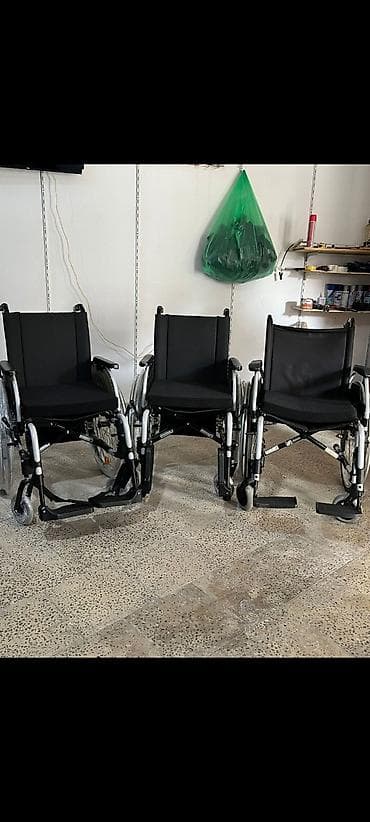 Manual təkərli kreslo - Rəng: qara oturacaq və arxalıq