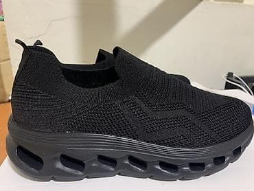 Qara rəngdə slip-on idman ayaqqabısı - Model: bağsız, slip-on - — 2
