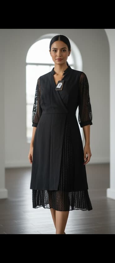 Qara rəngli ziyafət donu .Üzəri qaşlarla,biserlərlə bəzəklidir .Ətəyi