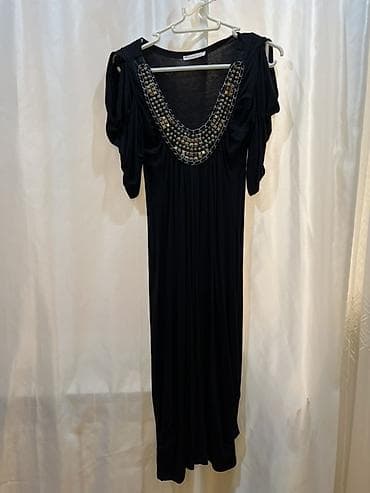 Qara rəngli zərif qadın geyimi 
M ölçüsünde