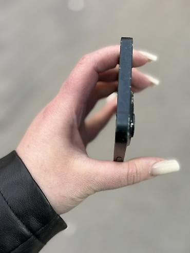 Фото и видеокамеры: IPhone 14, 128 ГБ, Midnight, Беспроводная зарядка — 5