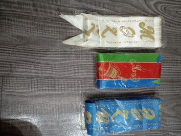 Məzun ve birincilər lentləri və asilqanlari.Mağaza bağlandigi üçün