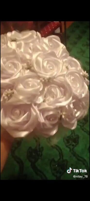 ev ucun aboylar: Atlas lentlərdən hazırlanmış buket, müxtəlif rənglərdə mövcuddur. Bu — 2