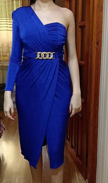 Zərif mavi kokteyl/ziyafət geyimi. - Stil: asimmetrik – bir çiyin