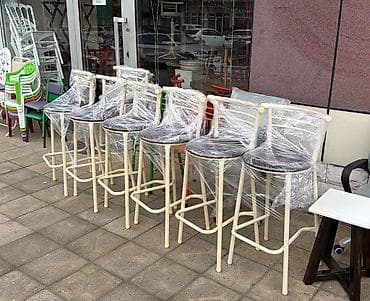Metal karkaslı bar tabureləri - Material: toz boya ilə rənglənmiş