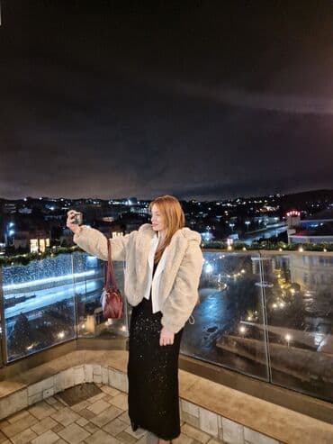 Gözəllik və aksesuar məhsullarının geniş seçimi űçun vitrin stendi 3