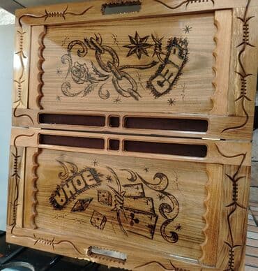 купить стол для бильярда: Bu, taxtadan hazırlanmış oyma nard dəstidir. Dəstin qapağında cizgi — 4