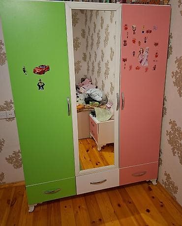 Oğlan və qız üçün, 3 qapılı, Açılan, Düz dolab
