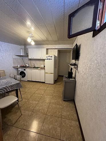 azadlig: Montinde,btnin duz arxasinda 1otaq1kuxna studio,ayri ev kiraye — 5
