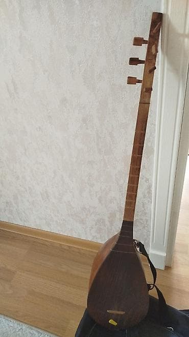 Saz (bağlama) – klassik xalq çalğı aləti - Korpus: armud formalı